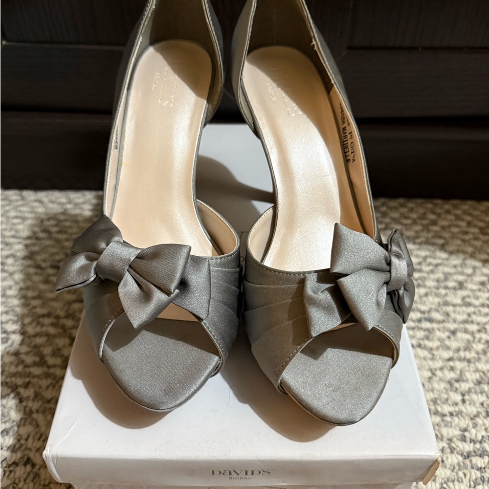 David's Bridal Gray High-Heeled Pumps with Bow